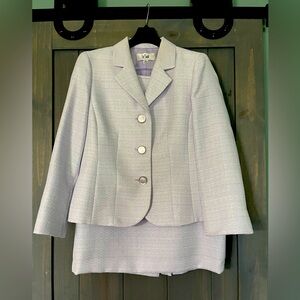 Le Suit 2 piece lavender skirt set size 10